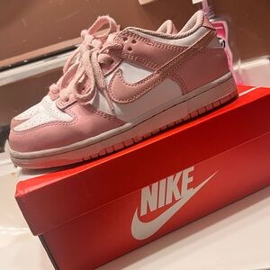 Kids Nike Sneakers in Pink and White SIZE 1